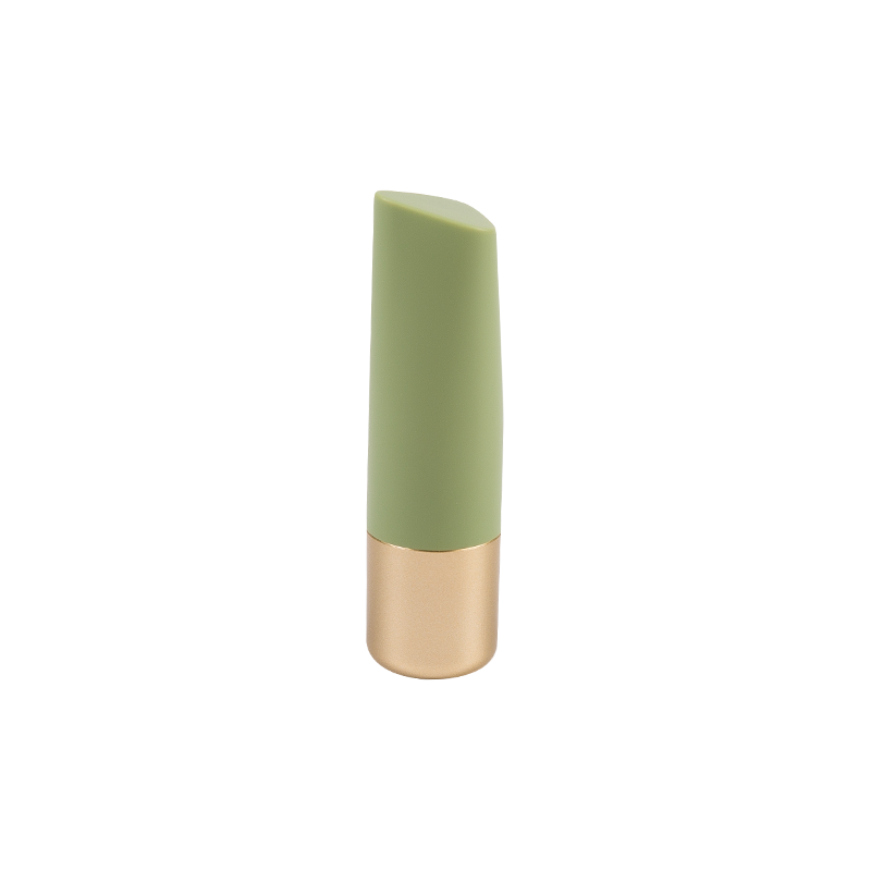 Elegante tubo di rossetto opaco salvia