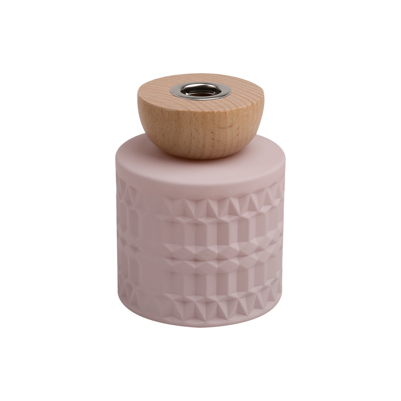 Barattolo di fragranza rosa modellata geometrica con tappo di legno